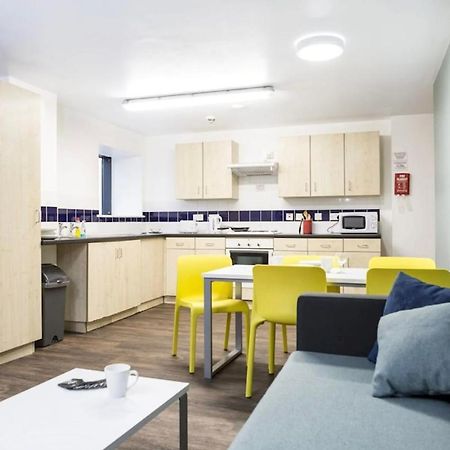 Small Double Ensuite Room Next To The City Centre Leeds  Exterior photo