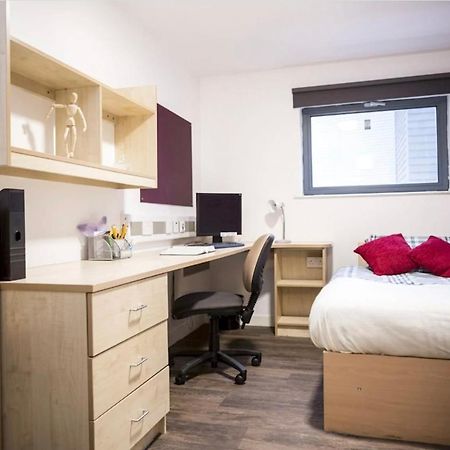 Small Double Ensuite Room Next To The City Centre Leeds  Exterior photo